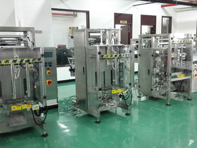 火鍋底料自動包裝機(jī)組裝車間